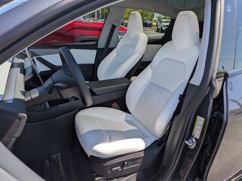 Used 2026 Tesla Model Y 2WD image 14