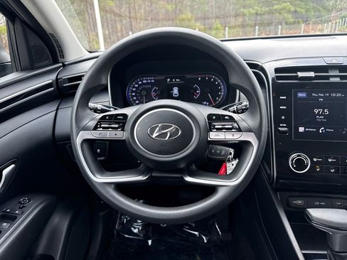Used 2023 Hyundai Tucson SE image 11