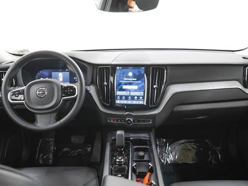 Used 2025 Volvo XC60 B5 Plus AWD/4WD image 17