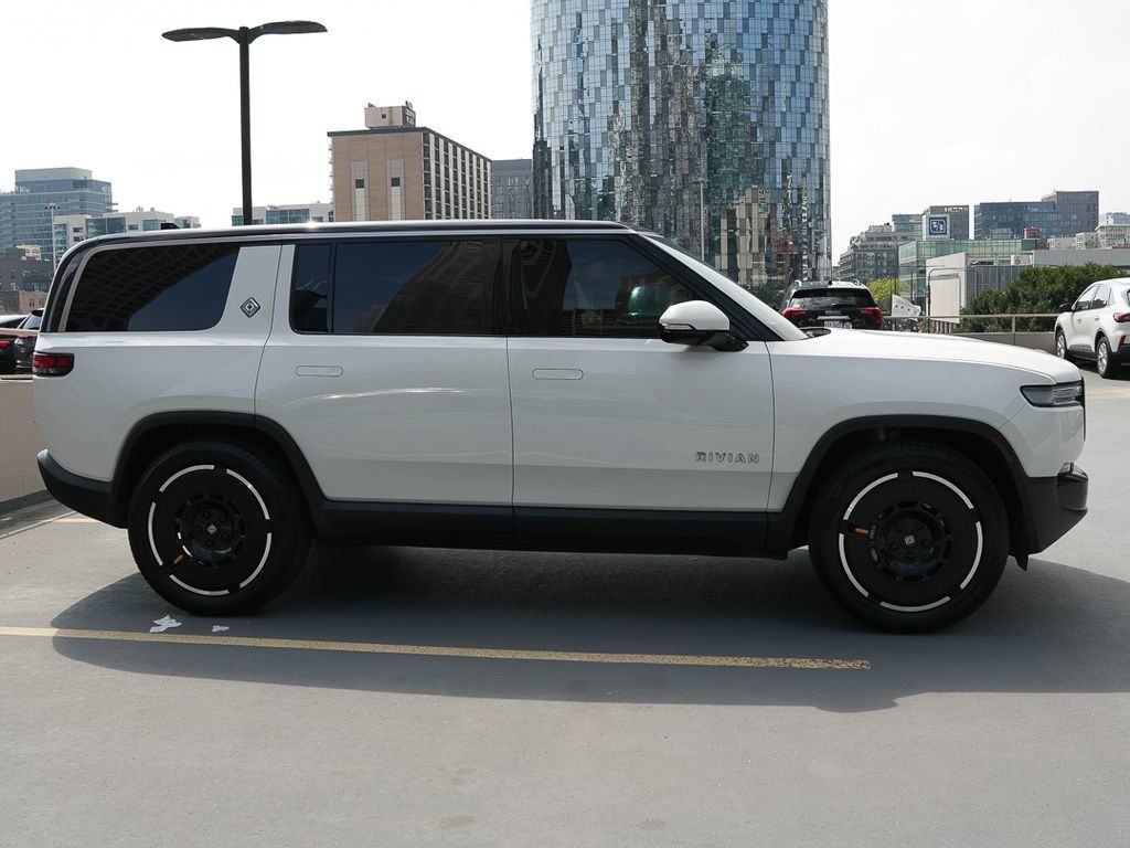 Used 2025 Rivian R1S Adventure Dual AWD/4WD image 2
