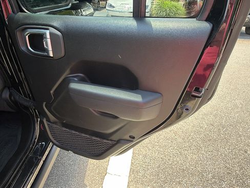 Used 2025 Jeep Wrangler Willys AWD/4WD image 20