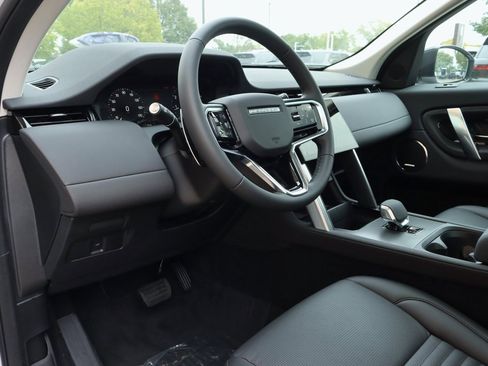 Used 2025 Land Rover Discovery Sport S image 15