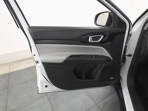 Used 2022 Jeep Compass Limited w/ Elite Group image 7