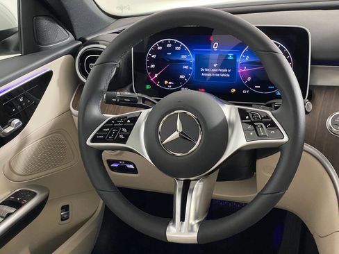 New 2025 Mercedes-Benz C 300 4MATIC Sedan image 16