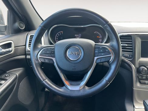 Used 2018 Jeep Grand Cherokee Laredo AWD/4WD image 12