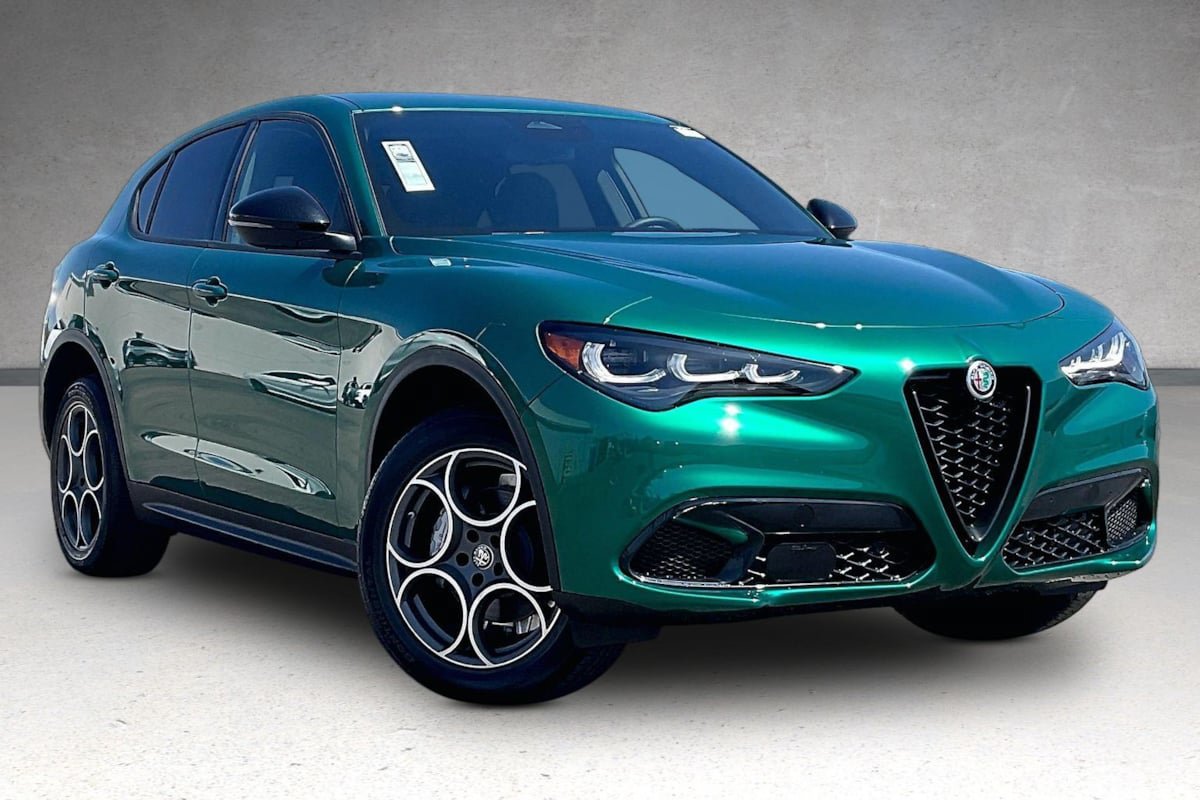 New 2026 Alfa Romeo Stelvio Sprint w/ Convenience Package AWD/4WD image 2