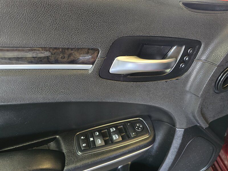 Used 2017 Chrysler 300 C w/ Harman/Kardon Audio Group RWD image 17