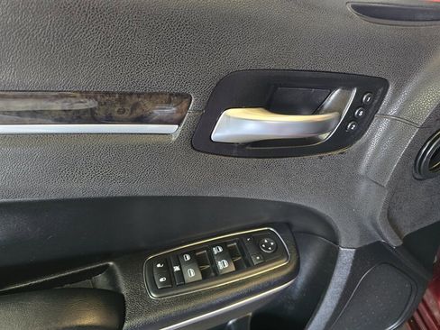 Used 2017 Chrysler 300 C w/ Harman/Kardon Audio Group image 17