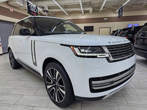 Used 2025 Land Rover Range Rover SE AWD/4WD image 4