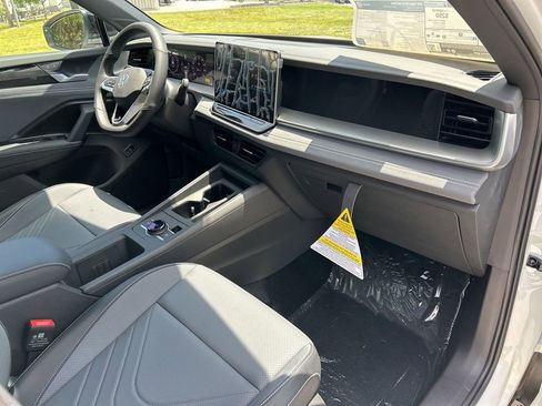 New 2026 Volkswagen Tiguan SE R-Line FWD image 44