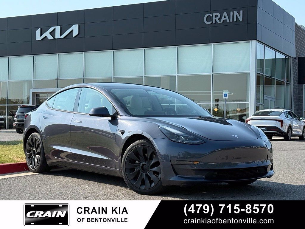 Used 2023 Tesla Model 3 Standard Range RWD image 1