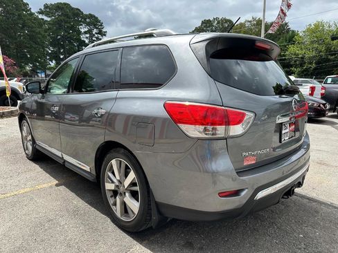 Used 2015 Nissan Pathfinder Platinum w/ Family Entertainment Package image 7