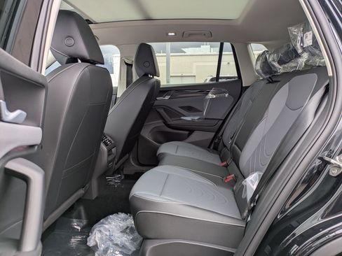 New 2026 Volkswagen Tiguan SE image 16