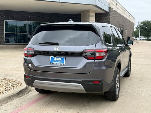 Used 2024 Honda Pilot EX-L image 6