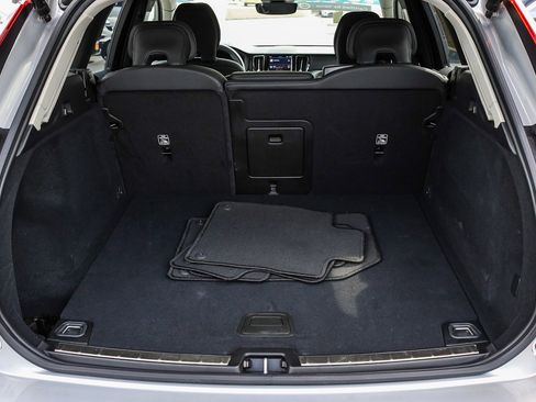 Used 2025 Volvo XC60 B5 Plus image 26