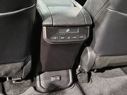 Certified 2024 Toyota Highlander XLE AWD/4WD image 37