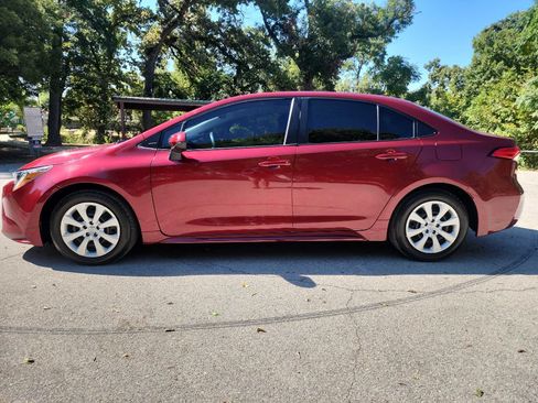Used 2024 Toyota Corolla LE FWD image 4
