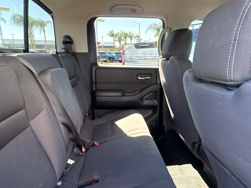 Used 2023 Nissan Frontier SV w/ Technology Package RWD image 9