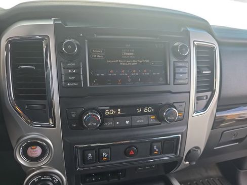 Used 2019 Nissan Titan SV w/ SV Convenience Package image 9