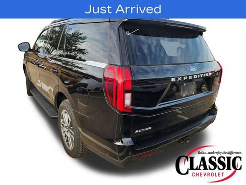 Used 2025 Ford Expedition Active AWD/4WD image 6