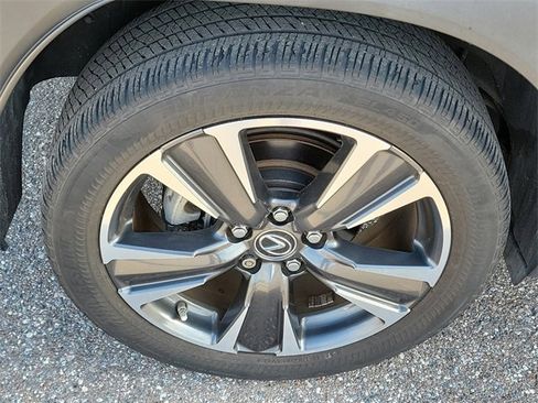 Used 2019 Lexus UX 200 w/ Premium Package image 6