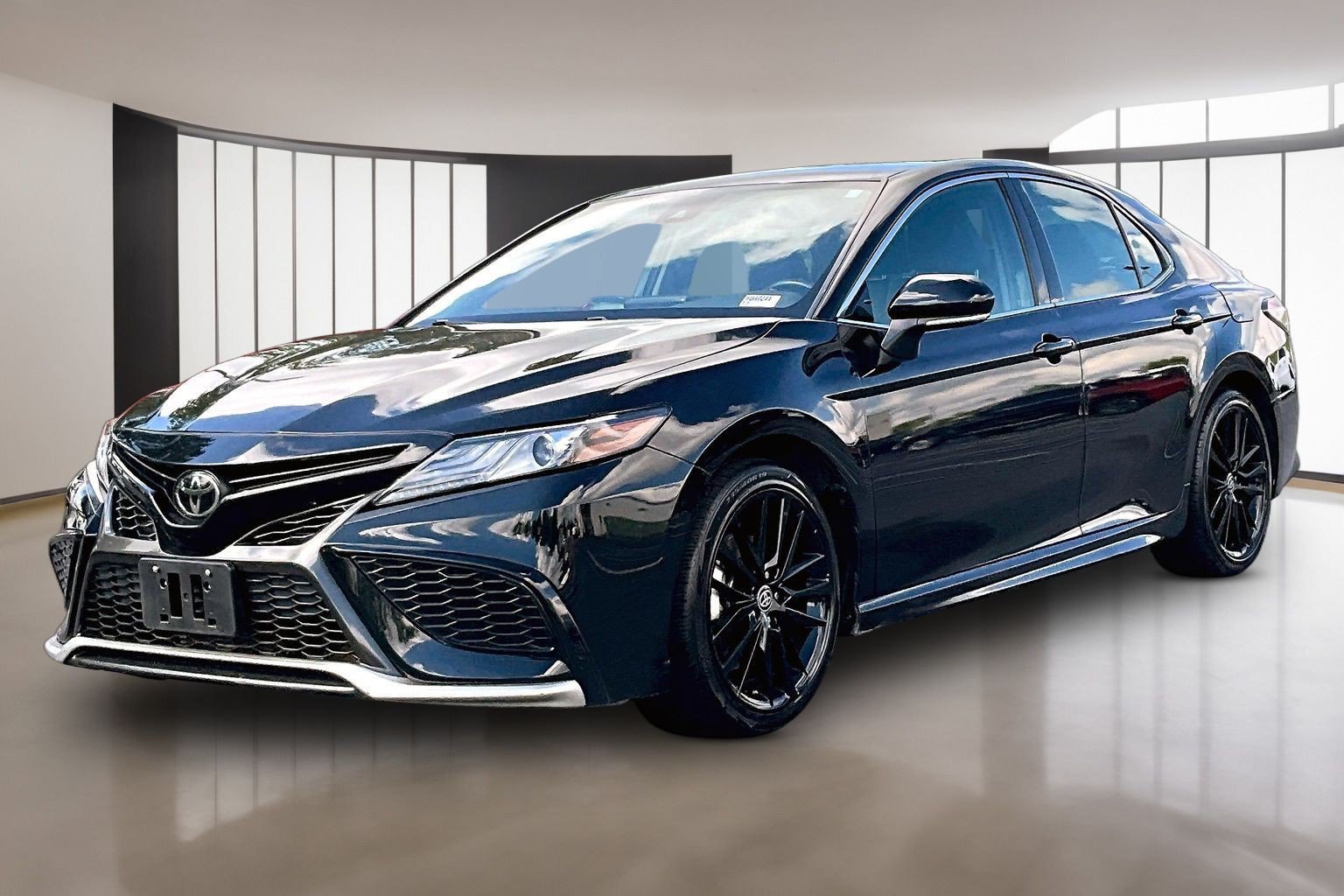 Used 2024 Toyota Camry XSE FWD image 3