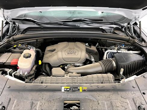 Used 2024 Jeep Grand Cherokee L Summit AWD/4WD image 9