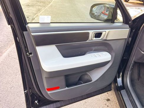 Certified 2025 Hyundai Santa Fe SE image 9