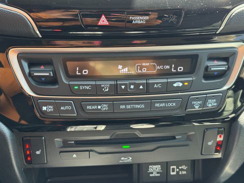 Used 2021 Honda Pilot Touring image 30