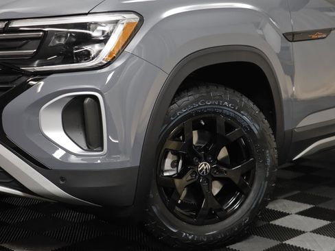 New 2026 Volkswagen Atlas Peak Edition image 3