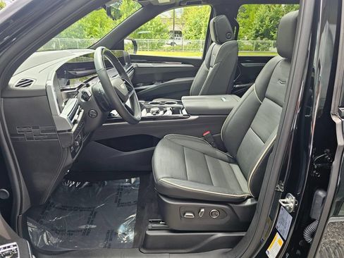 Certified 2026 Cadillac Escalade ESV Sport w/ Touring Package AWD/4WD image 23