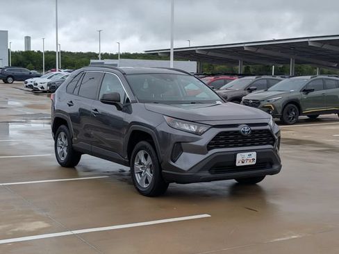 Used 2022 Toyota RAV4 LE AWD/4WD image 7