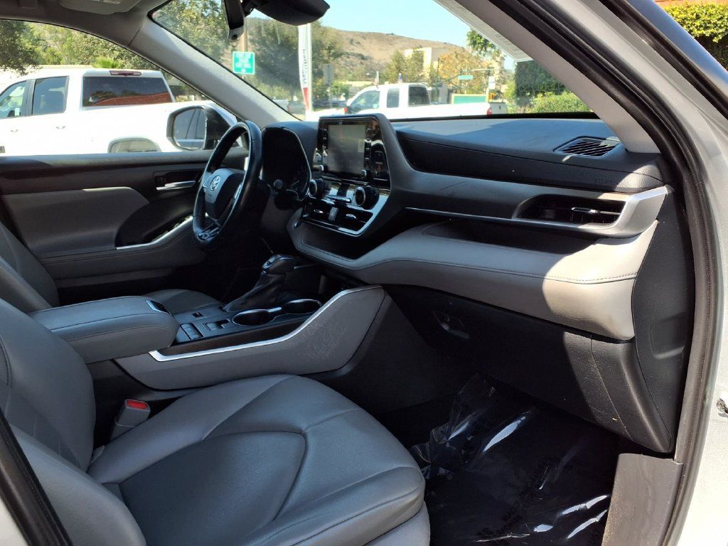 Used 2021 Toyota Highlander XLE FWD image 36