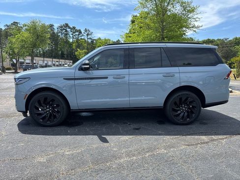 New 2026 Lincoln Navigator Reserve w/ Jet Appearance Package AWD/4WD image 19