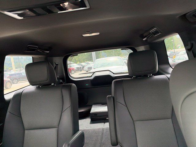Used 2025 Lexus GX 550 w/ Accessory Package (2T) AWD/4WD image 44