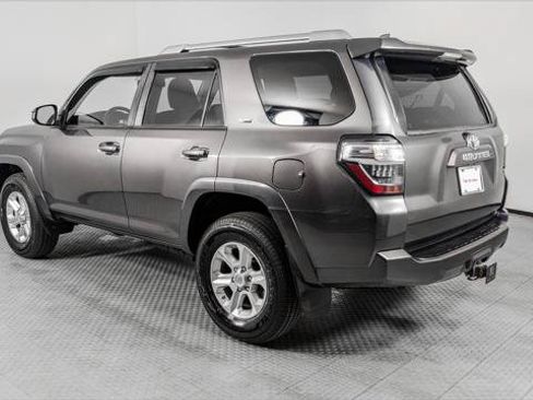 Used 2018 Toyota 4Runner SR5 AWD/4WD image 4