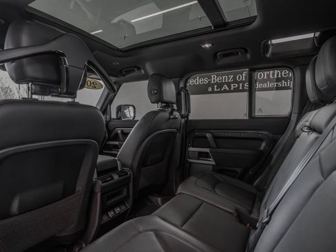 Used 2023 Land Rover Defender 110 SE AWD/4WD image 26