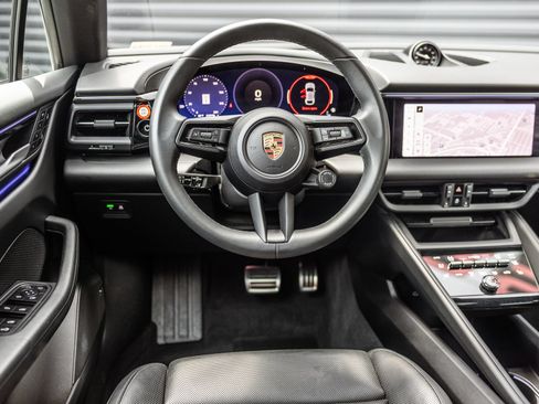 Certified 2025 Porsche Macan 4S Electric AWD/4WD image 12