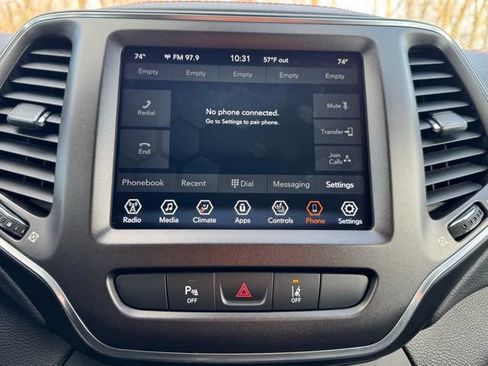 Used 2021 Jeep Cherokee Trailhawk w/ Comfort/Convenience Group AWD/4WD image 28