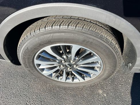 Used 2020 Lincoln Nautilus Premier w/ Equipment Group 101A image 10