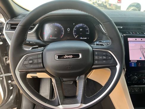 New 2025 Jeep Grand Cherokee Limited image 16