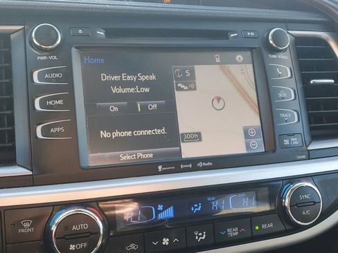 Used 2019 Toyota Highlander XLE image 18