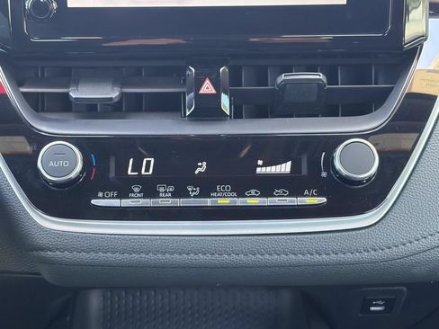 Certified 2025 Toyota Corolla SE FWD image 30