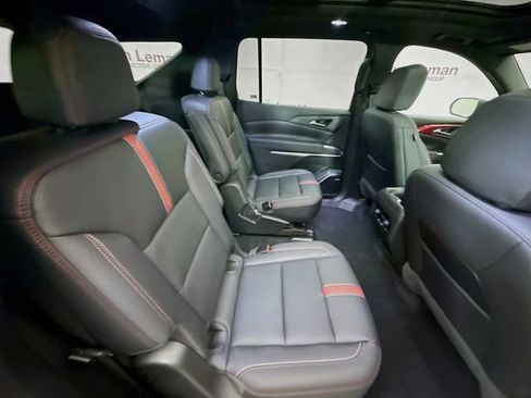 Used 2024 Chevrolet Traverse RS image 33