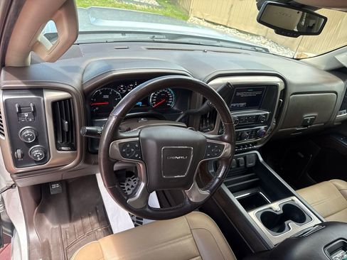 Used 2019 GMC Sierra 2500 Denali w/ Duramax Plus Package AWD/4WD image 12