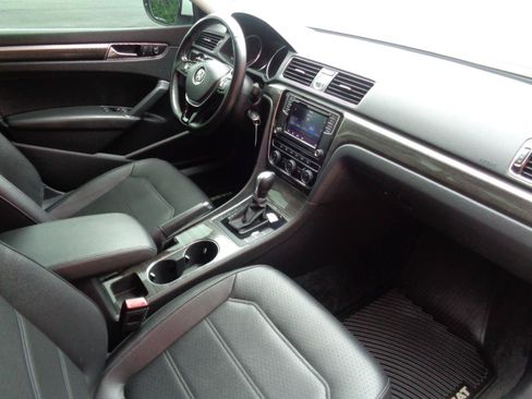 Used 2016 Volkswagen Passat 1.8T SE FWD image 13