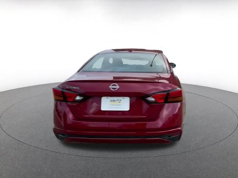 Used 2025 Nissan Altima 2.5 SV image 12