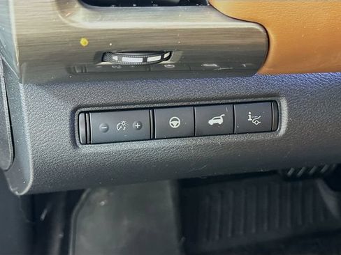 Used 2023 Nissan Pathfinder Platinum AWD/4WD image 13