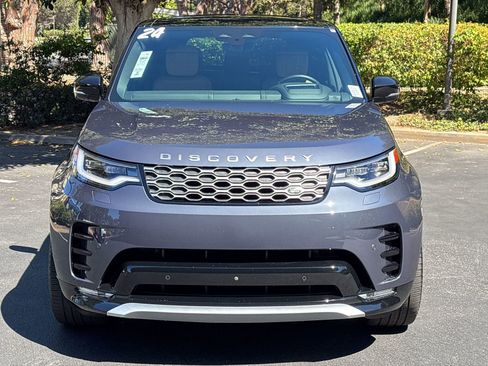 Certified 2024 Land Rover Discovery Metropolitan Edition image 6