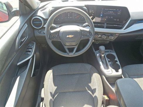 Used 2025 Chevrolet Trax LS image 11